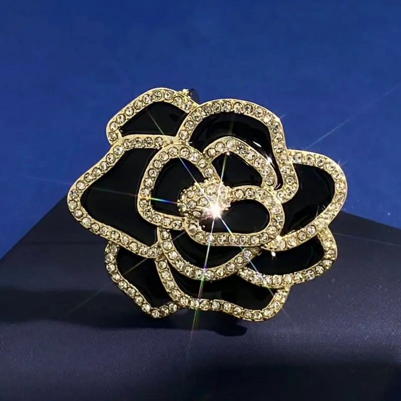 chanel brooches pour femme s_126323b1